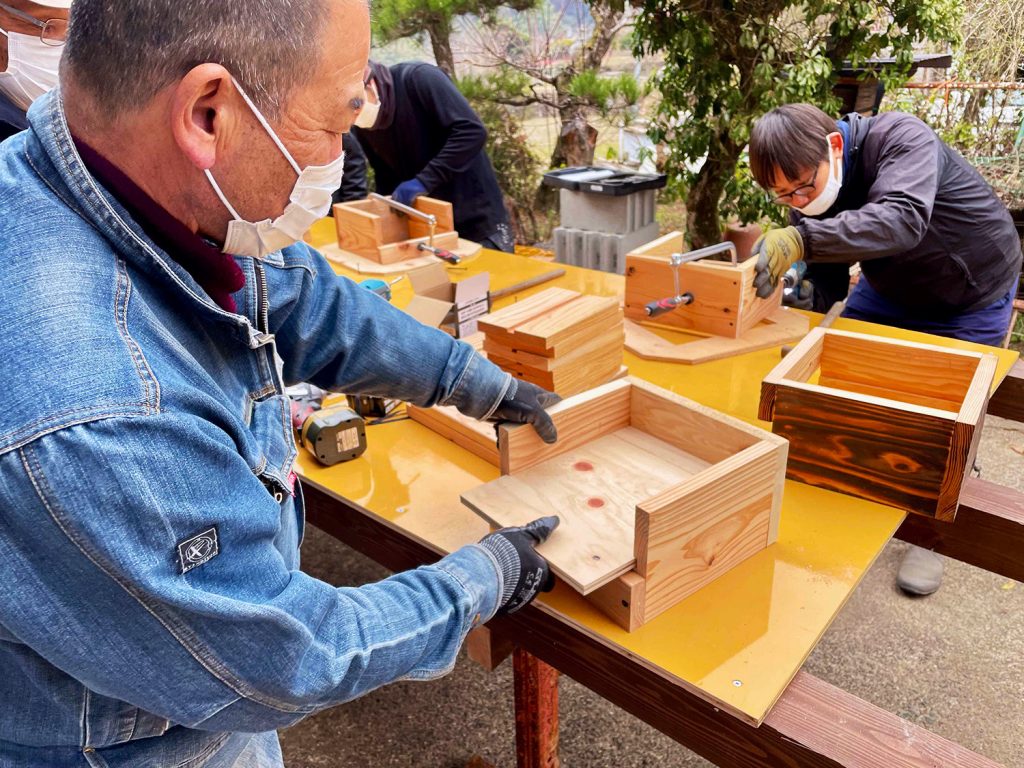 日本みつばち養蜂体験スタート