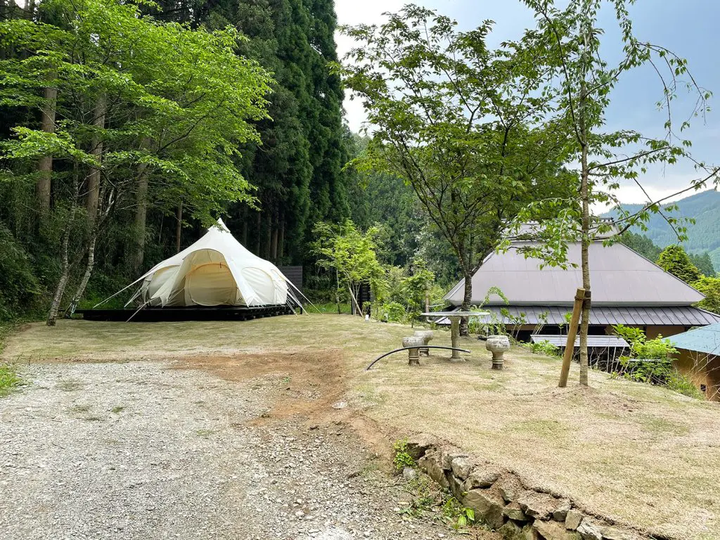 芝生敷きになりました。